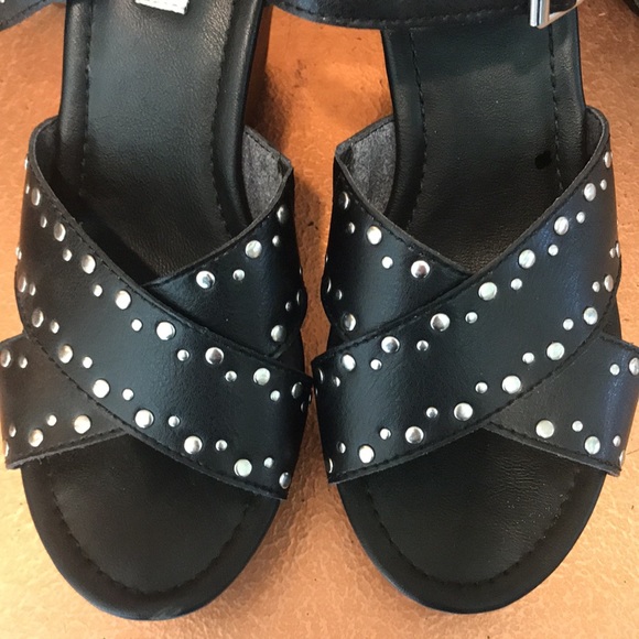 STEVE MADDEN STUDDED PLATFORMS - Picture 4 of 11